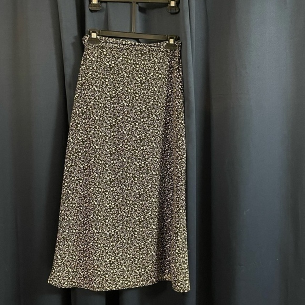 Vintage Black and White Floral Print Midi Skirt with Leg Slit